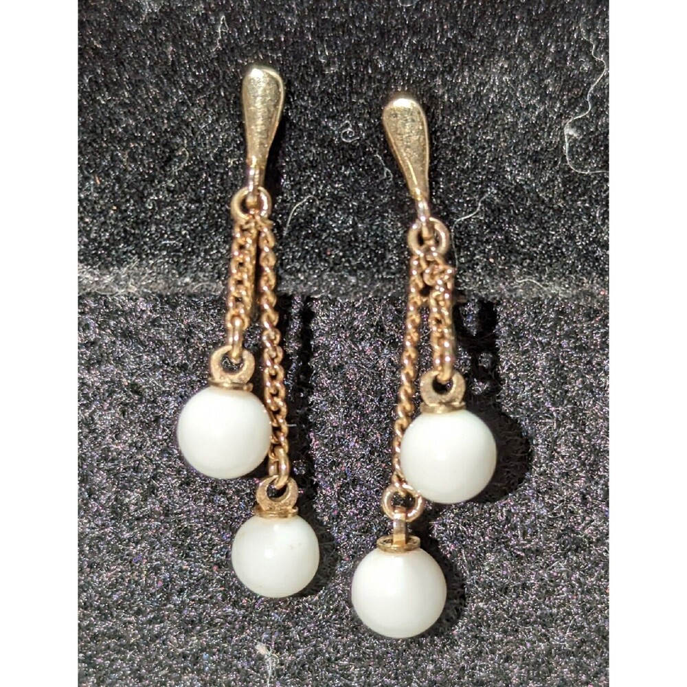 Crown Trifari Gold Tone Chain White Bead Dangle Vintage Clip Ons - Picture 4 of 10